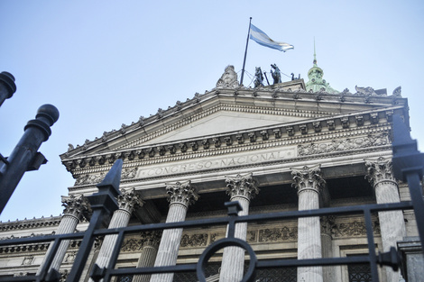 Equilibrio económico y político que pende de un hilo