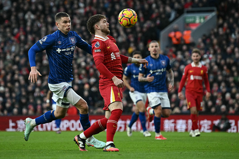 Liverpool goleó al Ipswich y se afianza en la cima de la Premier League 
