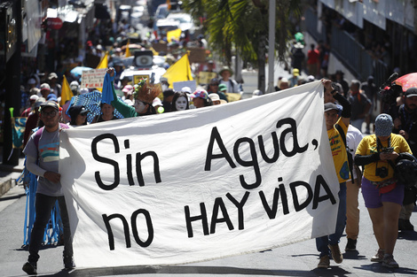 Desplazamientos forzados y crisis ambiental, el precio de reactivar la minería en El Salvador