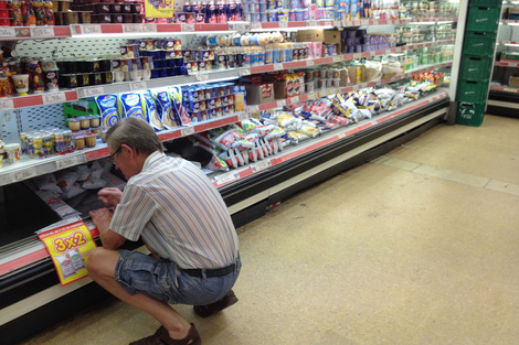 Cae el consumo de carne, leche y yerba: la injerencia del FMI, en la mira