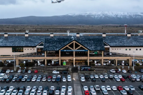 Detuvieron a 10 personas de origen ruso en el Aeropuerto de Bariloche y a otras 15 en Buenos Aires
