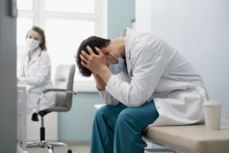 Humanizar la medicina en un contexto individualista