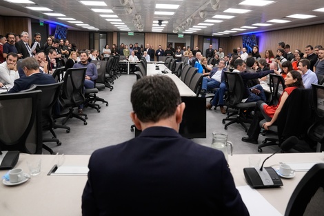 $LIBRA: con ayuda de los radicales con peluca, el Gobierno logró dilatar el arranque de la comisión investigadora